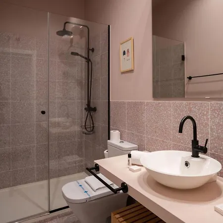Stylish 2 Bedroom In The Heart Of Apartment *