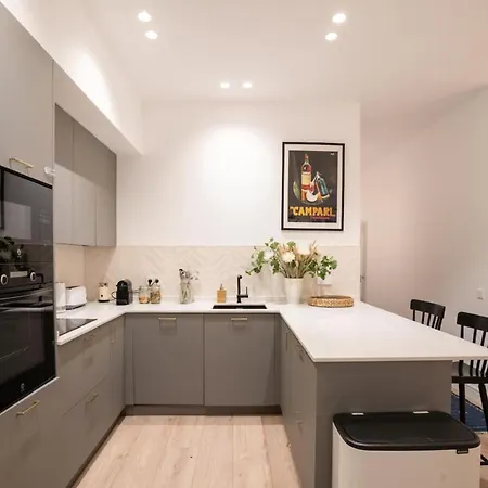 Apartment Stylish 2 Bedroom In The Heart Of