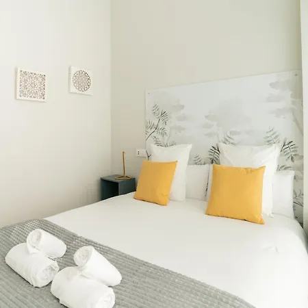 Bright And Airy 2 Bedroom In Apartment