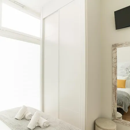 Apartment Bright And Airy 2 Bedroom In *
