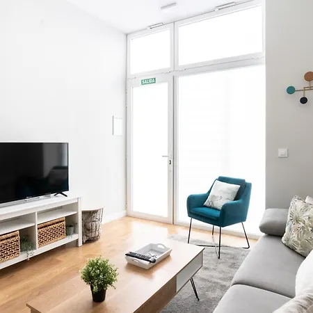 Bright And Airy 2 Bedroom In *