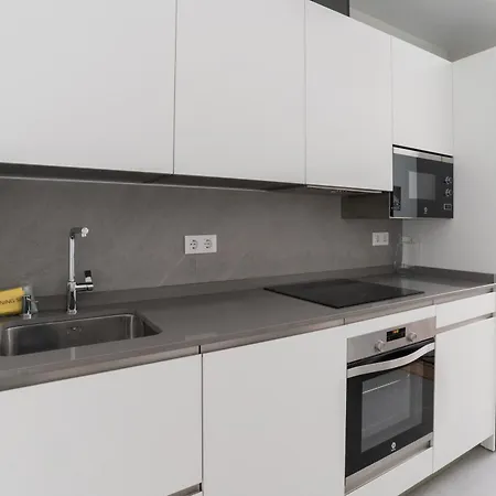 Bright And Airy 2 Bedroom In Madrid