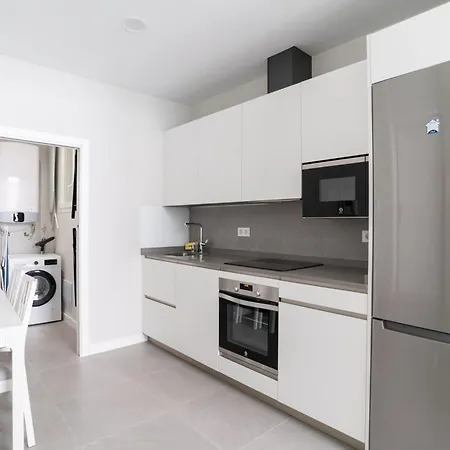 Bright And Airy 2 Bedroom In * Madrid