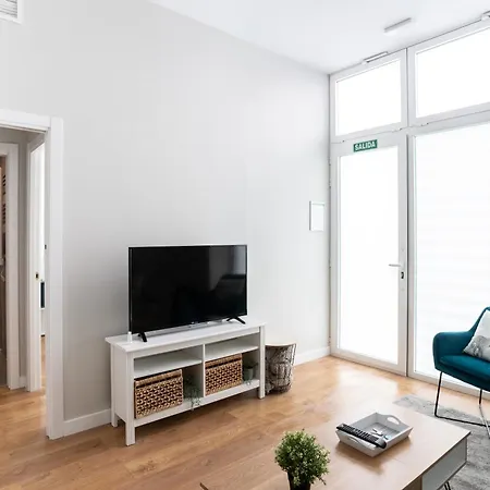 Bright And Airy 2 Bedroom In