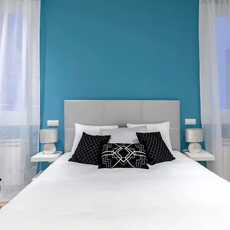 Tasteful Centre Rios Rosas - Business Ready Apartment