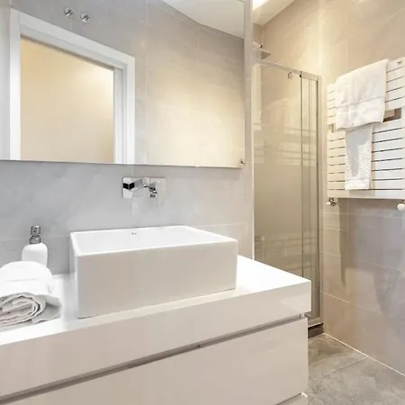 Apartment Tasteful Centre Rios Rosas - Business Ready