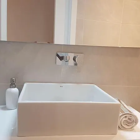 Apartment Tasteful Centre Rios Rosas - Business Ready