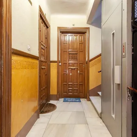 Apartment Tasteful Centre Rios Rosas - Business Ready