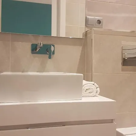 Apartment Tasteful Centre Rios Rosas - Business Ready *