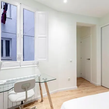 Tasteful Centre Rios Rosas - Business Ready Apartment *