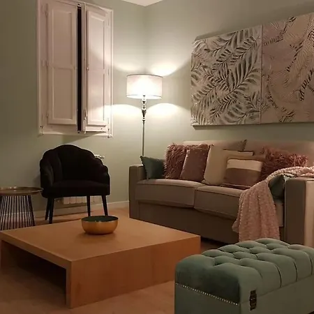 Tasteful Centre Rios Rosas - Business Ready Apartment