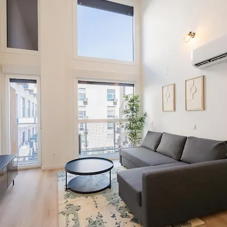 Loft Reformado Industrial Con Garaje