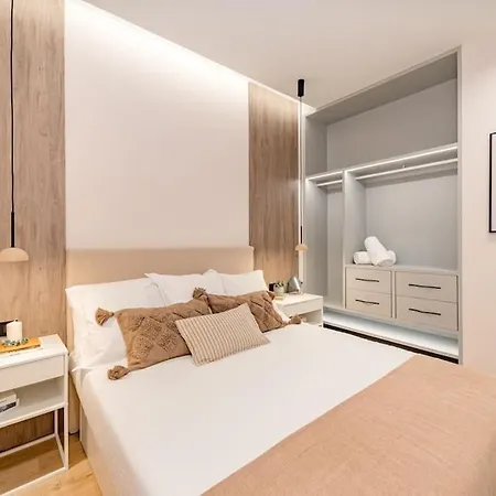 Centro Ix Calle Caballero De Gracia 2br 2bh Apartment Madrid