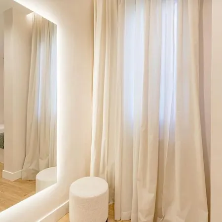 Apartment Centro Ix Calle Caballero De Gracia 2br 2bh Madrid