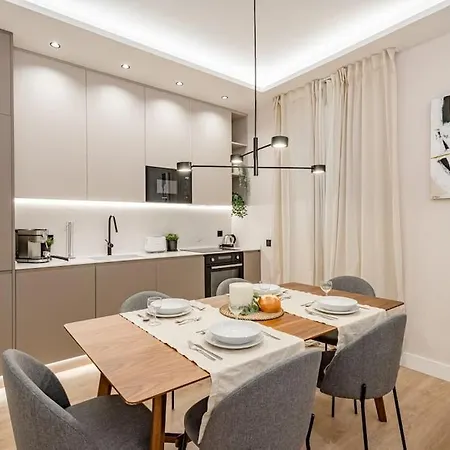 Centro Ix Calle Caballero De Gracia 2br 2bh
