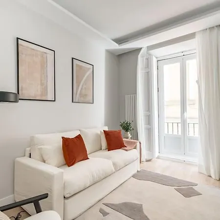 Centro Xiii Calle De La Paz 2br 2bh * Madrid