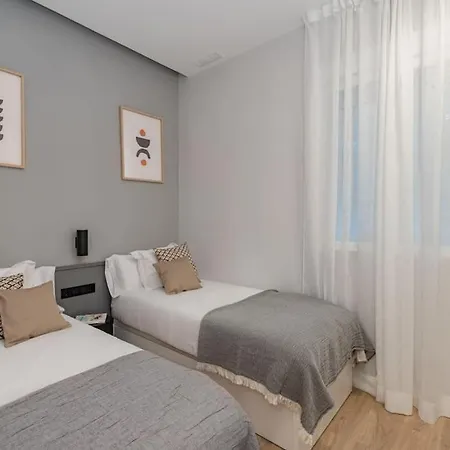 Centro Xiii Calle De La Paz 2br 2bh Madrid
