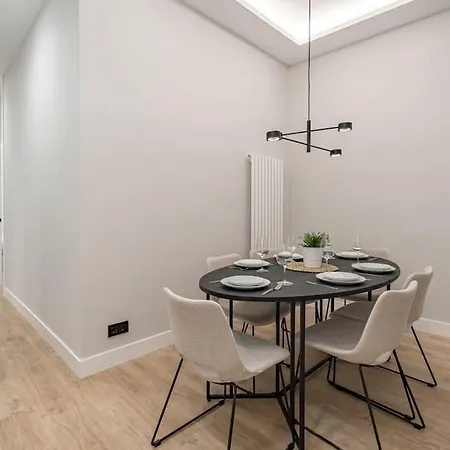 Centro Xiii Calle De La Paz 2br 2bh * 马德里
