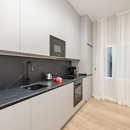 Centro Xiii Calle De La Paz 2br 2bh * Madrid
