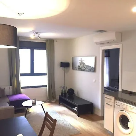 Elegant Apartment *