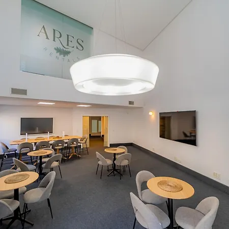 Ares Alvaro Cunqueiro Casa rural Madrid