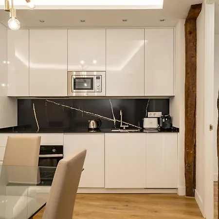 Chueca Viii Calle Hortaleza 3br 3bh Apartment Madrid