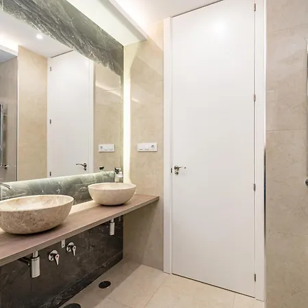 Chueca Viii Calle Hortaleza 3br 3bh Apartment Madrid