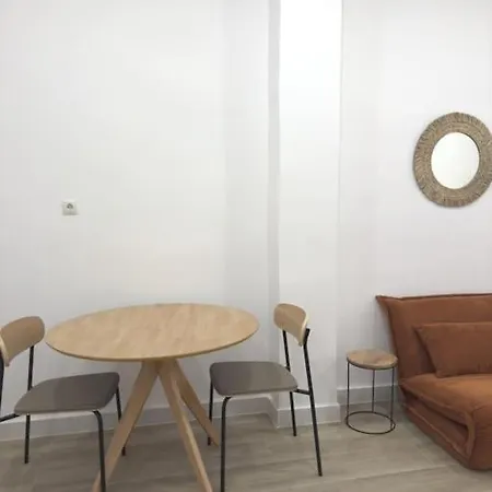 Strategic In With Terrace - Musas Apartment *