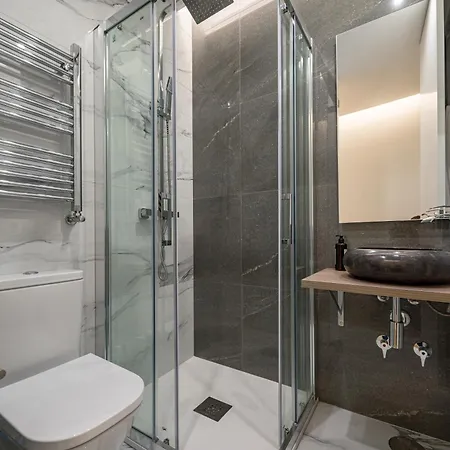 Chueca Viii Calle Hortaleza 3br 3bh Apartment Madrid