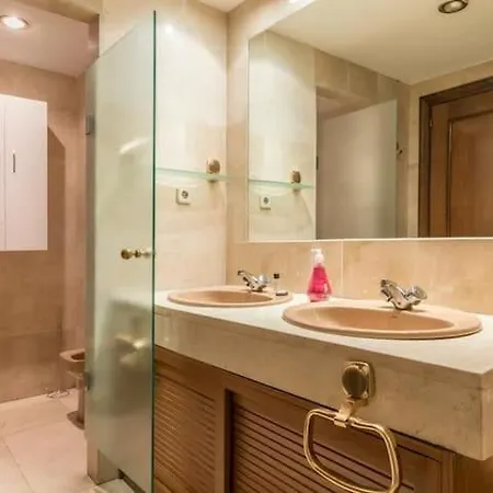 Apartamento De 200m2 En Retiro Con Piscina Apartment
