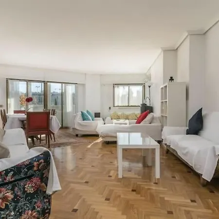 Apartamento De 200m2 En Retiro Con Piscina Apartment