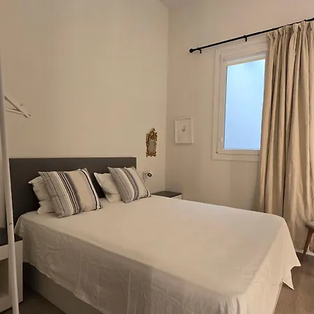 Center Charm 1 Bedroom Apartment *