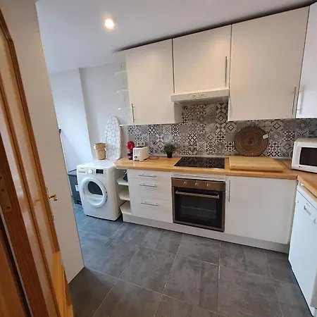 Guest house In - Private For Rent In Calle De San Bernabe Madrid