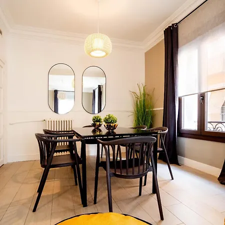 Mit House Madville En Apartamento