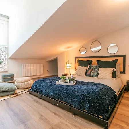 Authentic Experience -plaza Mayor 7min Walk - Spectacular View - Champagne Apartment