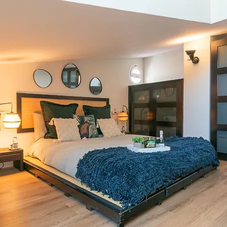 Apartment Authentic Experience -plaza Mayor 7min Walk - Spectacular View - Champagne