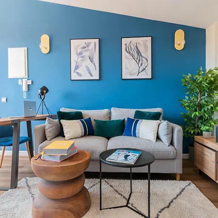 Authentic Experience -plaza Mayor 7min Walk - Spectacular View - Champagne Apartment