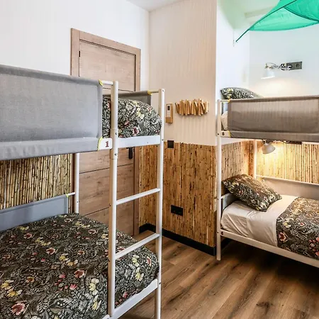 Hostel Eliseo - Livingcoworking - Malasana Madrid
