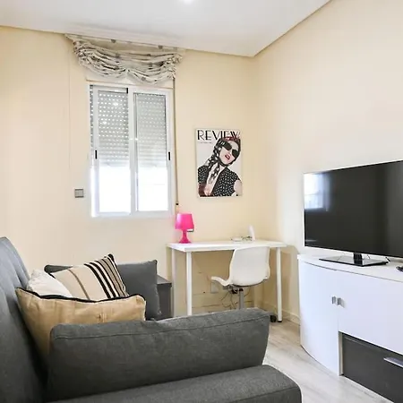 Apartment For Coqueto Temporal De Dos Emb154 Madrid