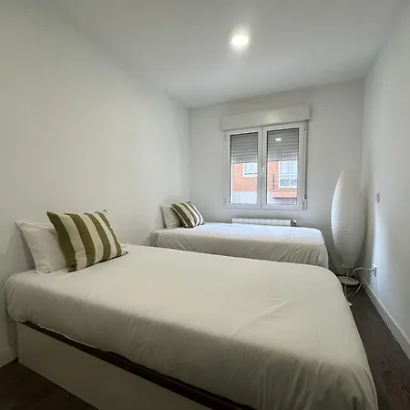 Apartment Dos Habs Urgel R3