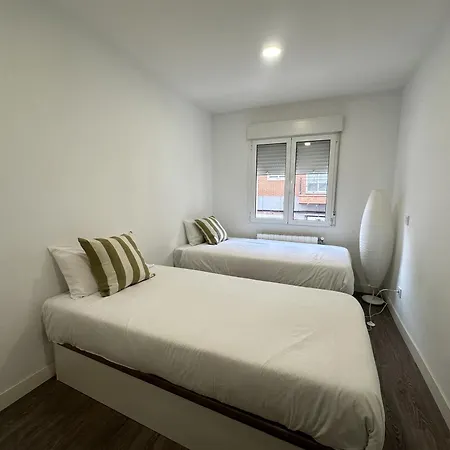 Dos Habs Urgel R3 Apartment Madrid