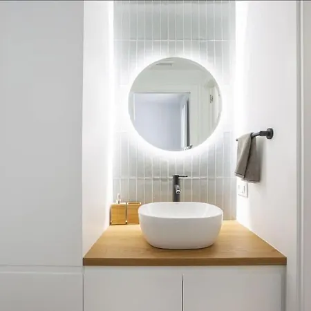 Charming In The Justicia Neighborhood Apartment