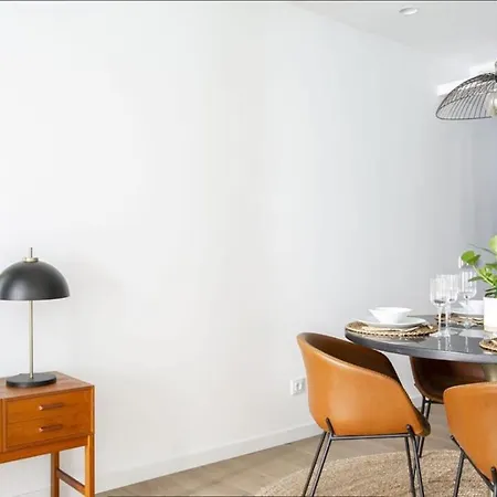 Charming In The Justicia Neighborhood Apartment