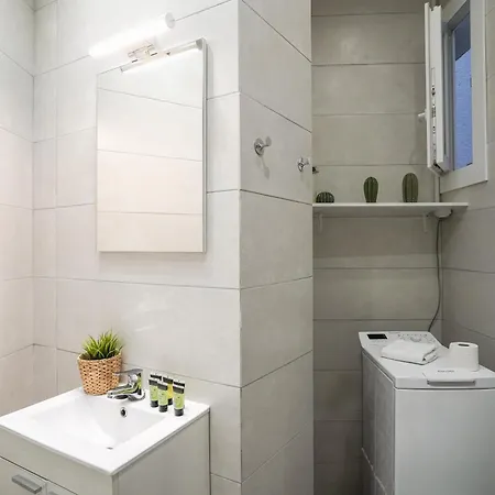 Cozy Apartment-1bedroom 1bath-chamberi Apartment *