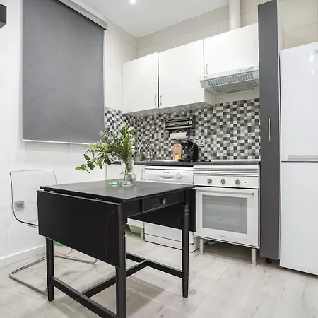 Cozy Apartment-1bedroom 1bath-chamberi *