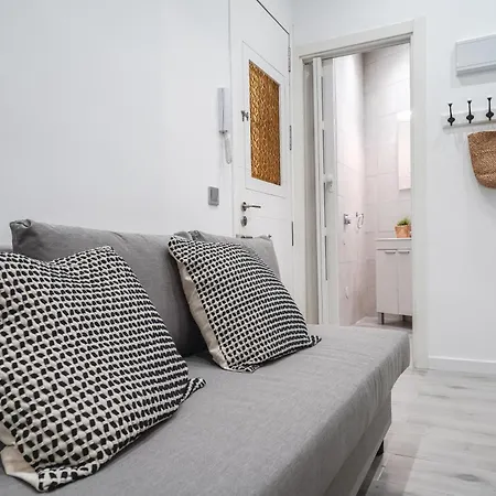 Cozy Apartment-1bedroom 1bath-chamberi *