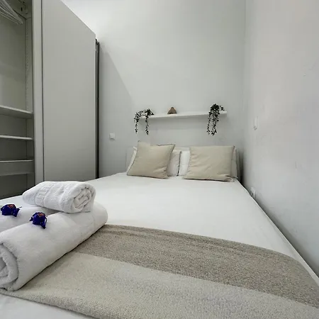 Andres Tamayo Av America Apartamento Madrid