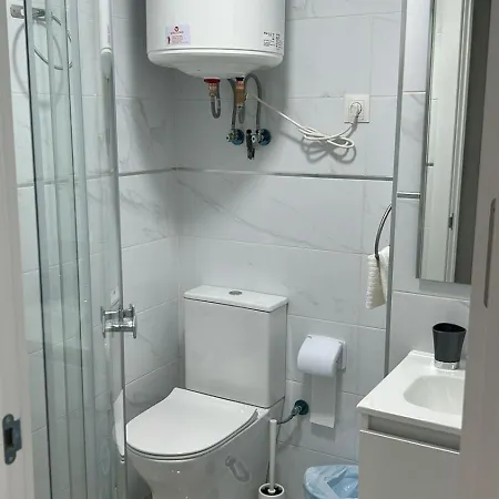 Doble O Compartida Con Bano Privado En El Centro De *
