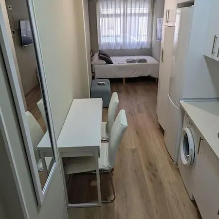 Andres Tamayo Calle, Apartamento En Av America Y Diego De Leon * Madrid