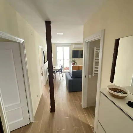 Piso De 3 Recien Renovado A 15 Mins De Sol Apartment *